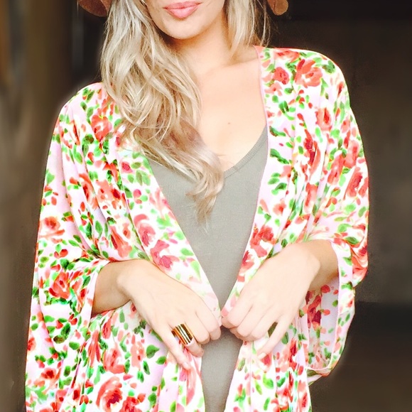✨LAST ONE✨3/4 Sleeve Floral Kimono/Swim Cover Up - Picture 2 of 2