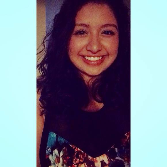 Meet your Posher, Cassandra - Picture 1 of 1