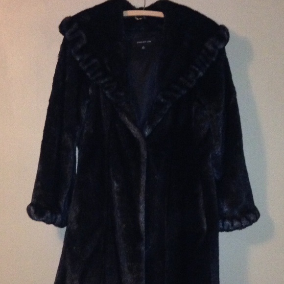 Georgeous JNY Faux Fur Coat (Extra Pictures)