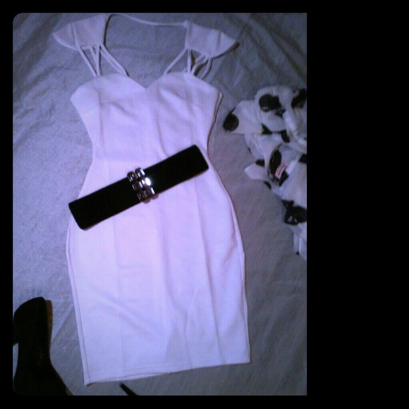 *BRAND NEW NO TAGS* White Mini Dress