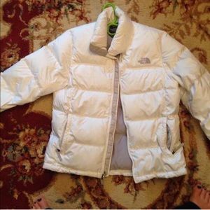 Selling my white north face 700 coat.