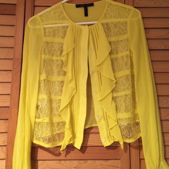 Chartreuse BCBG lace blouse !