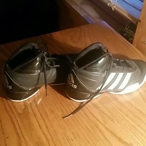 Basketball shoes