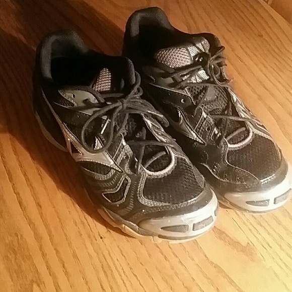 Volleyball shoes