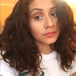 Meet your Posher, Julissa