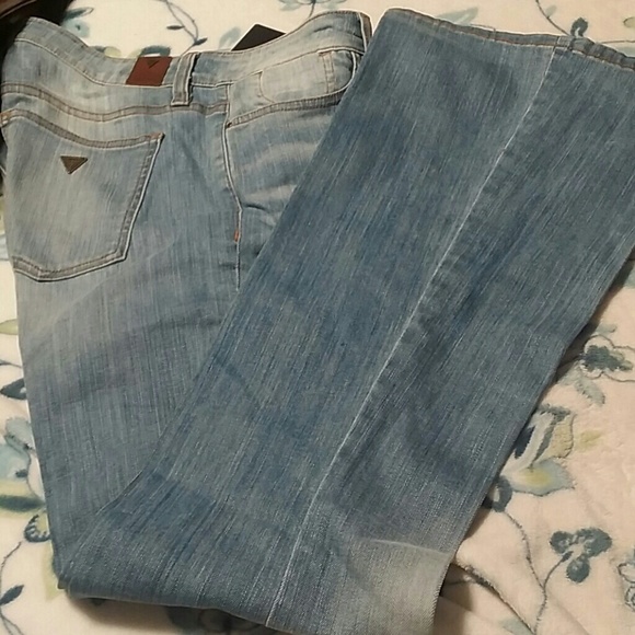 Guess Women's sz 31 blue washed bootcut Jeans.
