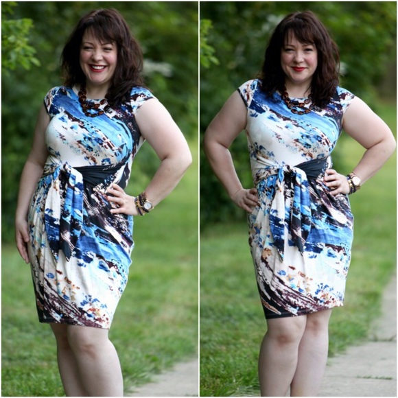 Karen Kane Dresses & Skirts - Karen Kane blue print jersey knot front dress