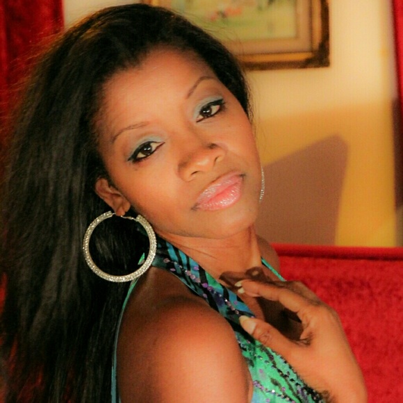 Meet your Posher, Zandra - Picture 1 of 1