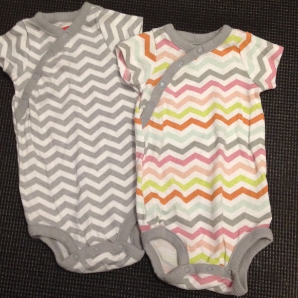 Skip Hop Newborn onesie. Never worn! 2pk