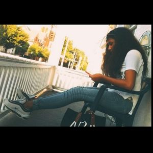 Meet your Posher, Hilary