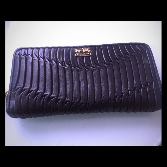 Coach zippy wallet