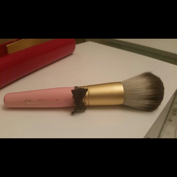 Too Faced Powder Pouf Brush new Authentic