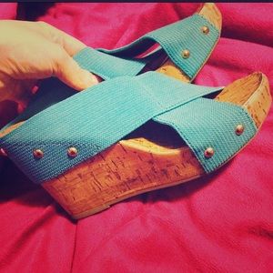 Super cute size 6 wedges!! 💗🎀🍭😘