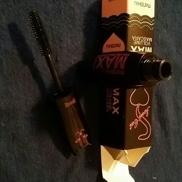 Mascara - Picture 3 of 4