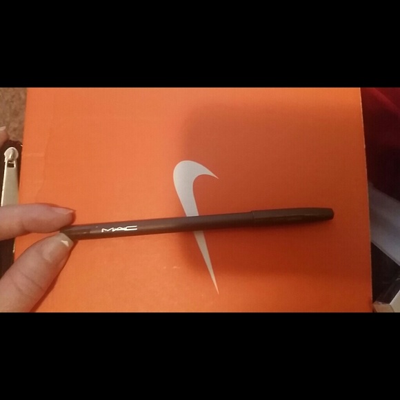 New Authentic MAC Eyeliner Stubborn Brown