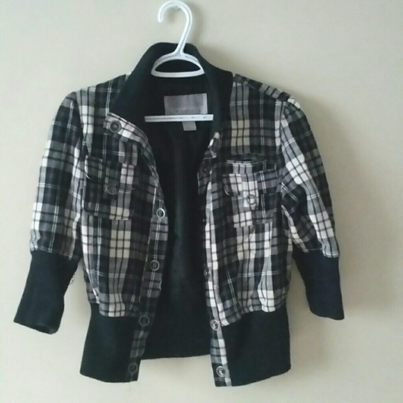 Quarter sleeve jacket