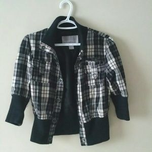 Quarter sleeve jacket