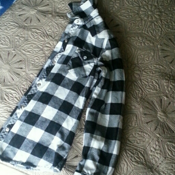 Delias  med button up long sleeve soft cotton