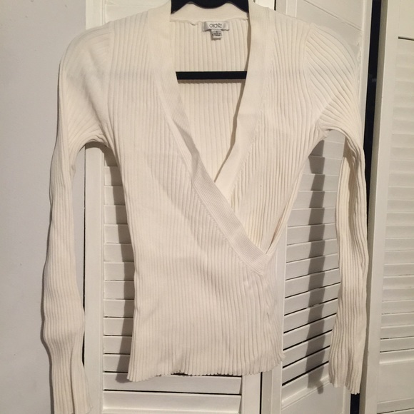 Cache V-Neck sweater.