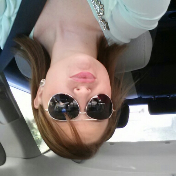 Meet your Posher, Kayla - Picture 1 of 1