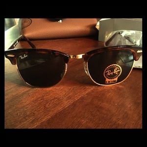 Ray-Ban RB3016 Classic Clubmaster Sunglasses