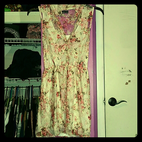 Lacy floral wet seal dress like new not in stores