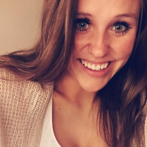 Meet your Posher, Angie - Picture 2 of 2