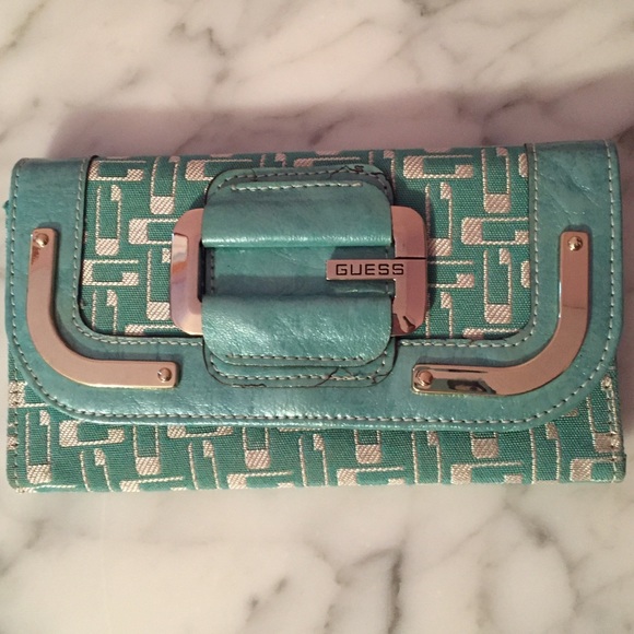 Guess trifold wallet