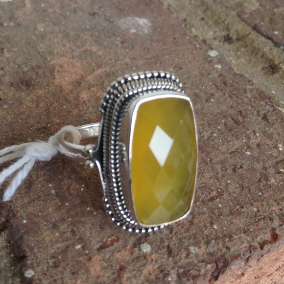 10.96 CTS YELLOW CHALCEDONY RING - Picture 2 of 4
