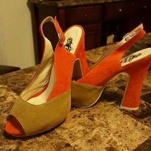 Size 8.5 orange/tan