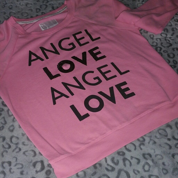 Pink VS sweatshirt