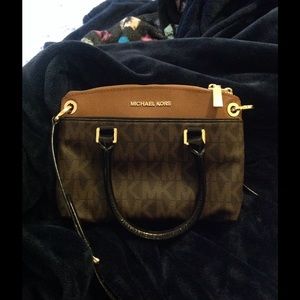 Michael kors crossbody