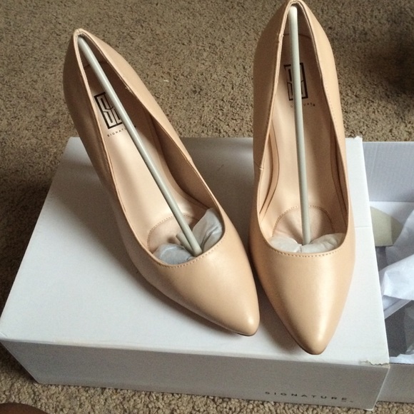 Brand new nude pumps