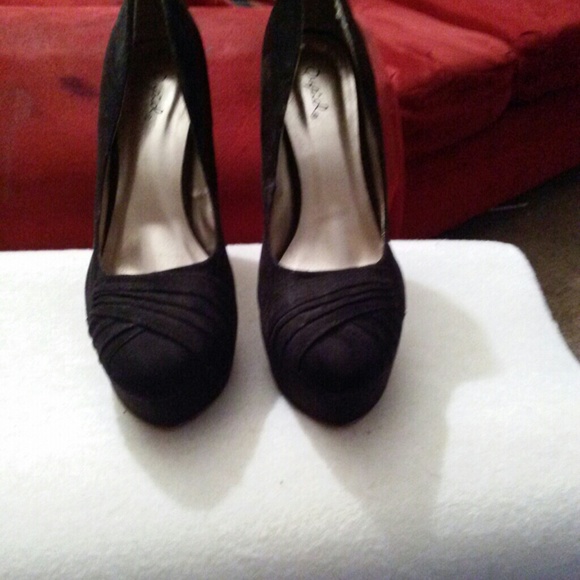 Heels - Picture 1 of 3