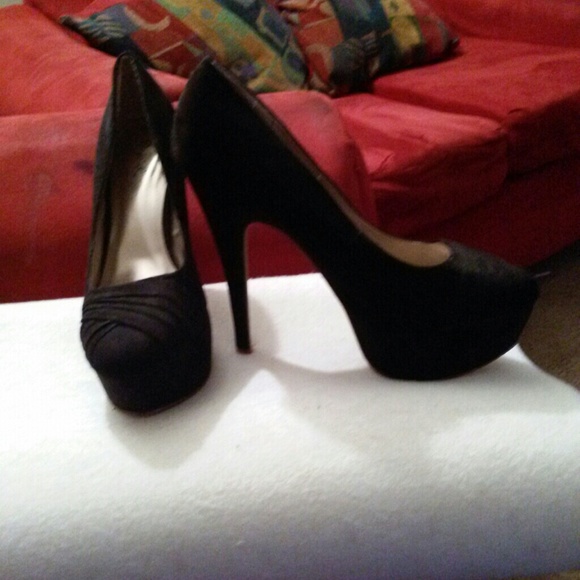 Heels - Picture 2 of 3
