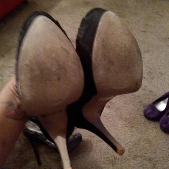 Heels - Picture 3 of 3
