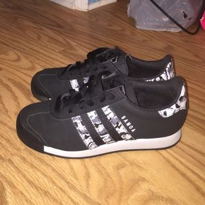 black and camo samoa adidas BOYS SIZE 5 WOMENS 7