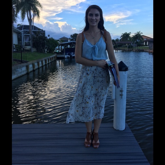 Meet your Posher, Kelli - Picture 2 of 3