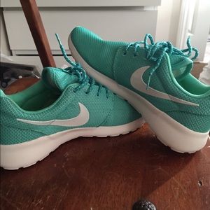 Teal Nike Roshe style shoes!!