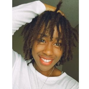 Meet your Posher, Olivia