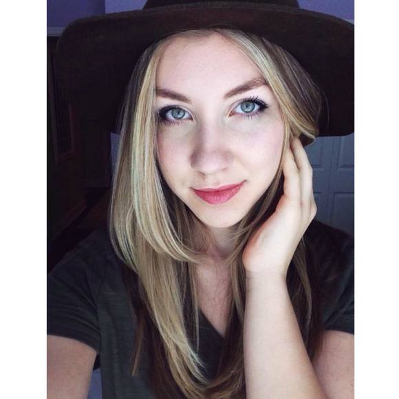 Hello Everyone👋💜 - Picture 1 of 4