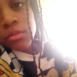 Meet your Posher, Dominique