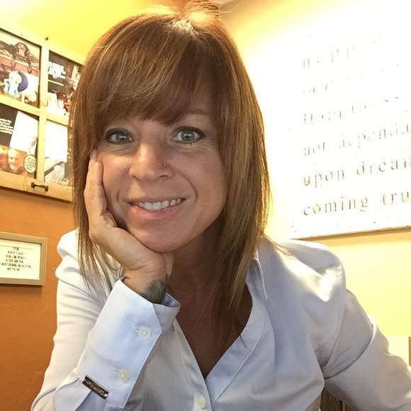 Meet your Posher, Lori - Picture 1 of 1