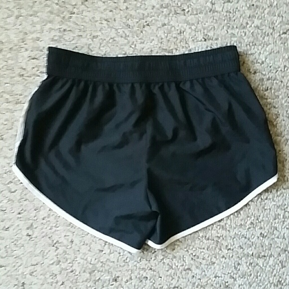 Workout shorts - Picture 2 of 3