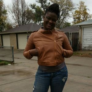 Meet your Posher, Elizabeth