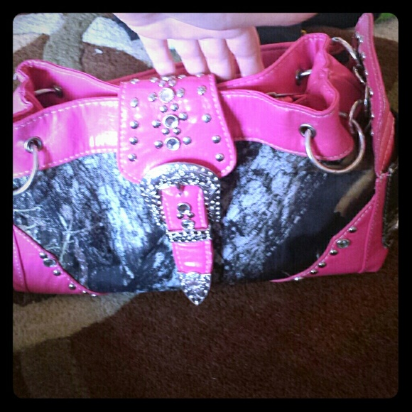 Camouflage Mossy Oak pink purse.