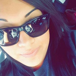 Meet your Posher, Cynthia