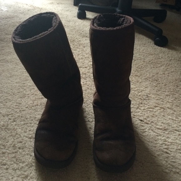 UGG Shoes - Used Chocolate Uggs