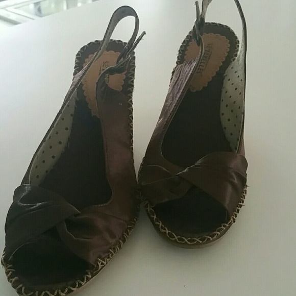 Dark brown Seychelles have barely been worn. - Picture 1 of 4