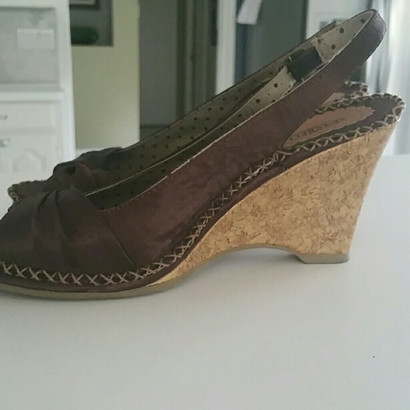 Dark brown Seychelles have barely been worn. - Picture 3 of 4